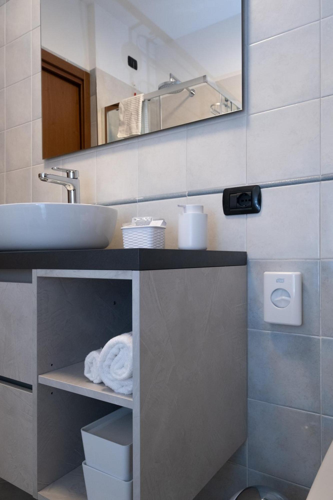 Bilocale A Lainate Lainhouse Apartment Екстериор снимка